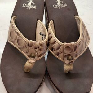 Corkys Women's Beige Croc-Embossed Sandals